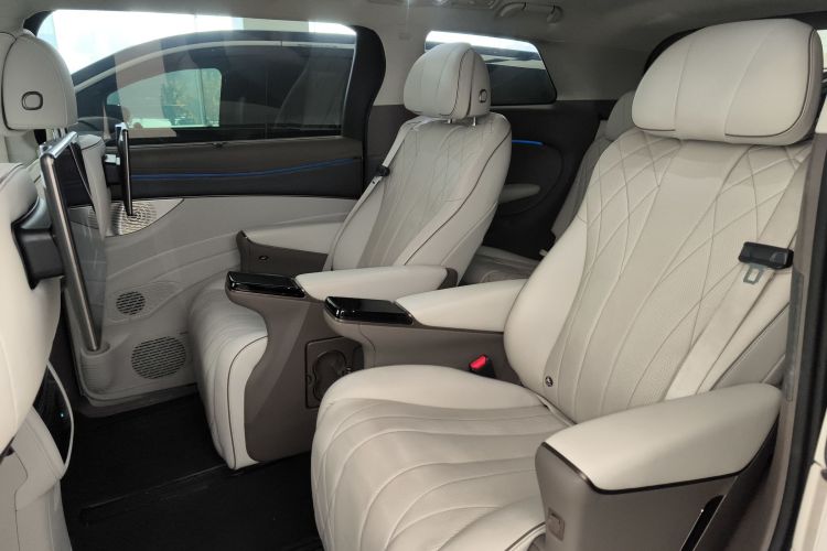 腾势D9 2022款 DM-i 970 四驱旗舰型中控内饰21