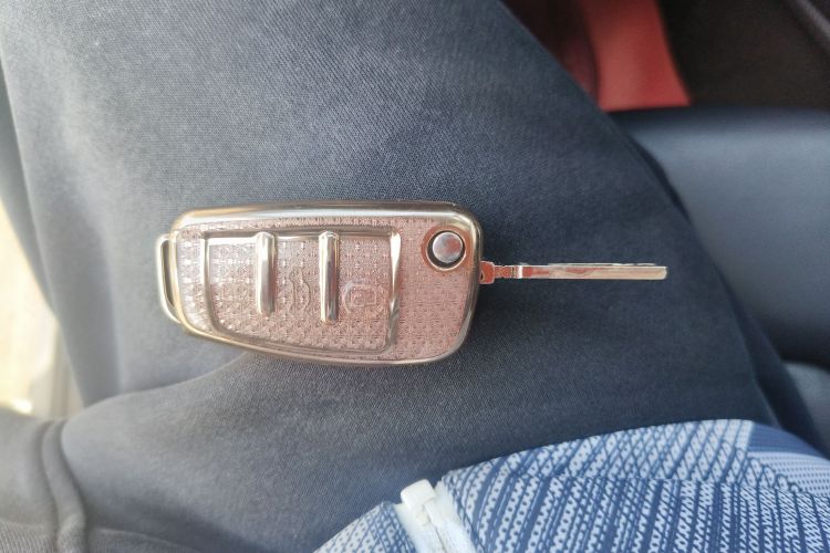 奥迪Q2L 2024款 35TFSI 进取动感型中控内饰11