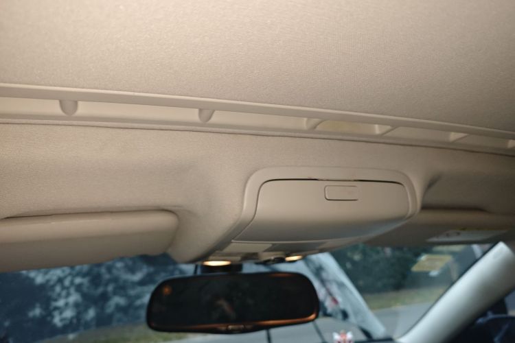 大众 帕萨特 2015款 1.8TSI DSG尊荣版中控内饰22