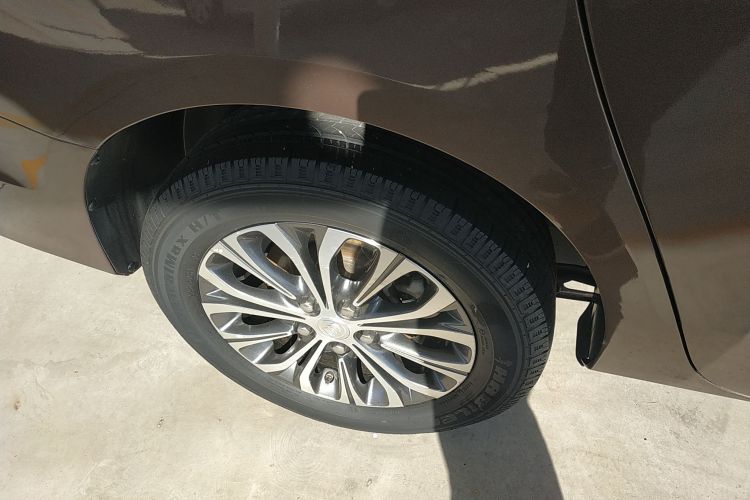 别克GL8 2021款 陆上公务舱 652T 舒适型车身外观6008