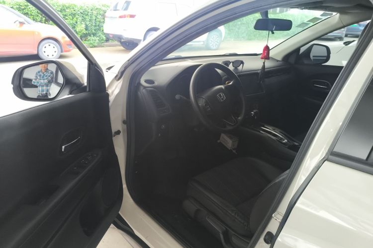 本田 缤智 2017款 1.8L CVT两驱先锋型中控内饰7003