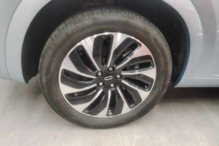 鸿蒙智行 问界M7 2024款 1.5T 智驾后驱Max版 5座车身外观6008