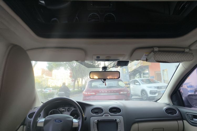 福特 福克斯 2013款 三厢经典 1.8L 自动时尚型中控内饰22