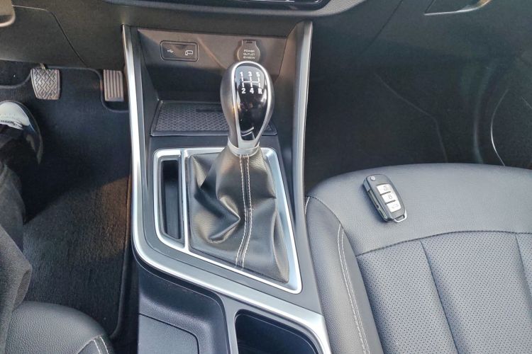 吉利汽车 远景X3 2019款 升级版 1.5L 手动尊贵型中控内饰18