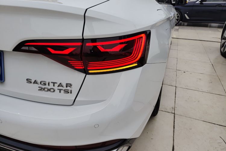 大众 速腾 2023款 200TSI DSG超越版车身外观9