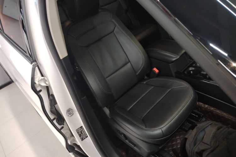 福特 探险者 2020款 EcoBoost 285 四驱风尚版 7座局部细节41