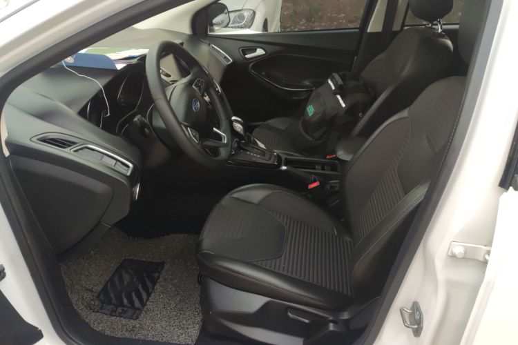 福特 福克斯 2018款 两厢经典 1.6L 自动风尚型智行版中控内饰19