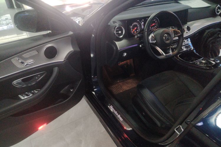 奔驰E级 2017款 E 200 运动型 4MATIC中控内饰20