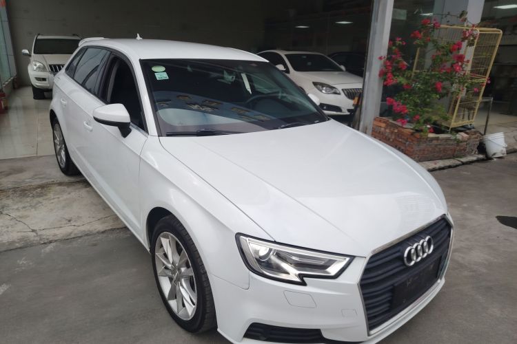 奥迪A3 2018款 30周年年型 Sportback 35 TFSI 进取型车身外观3