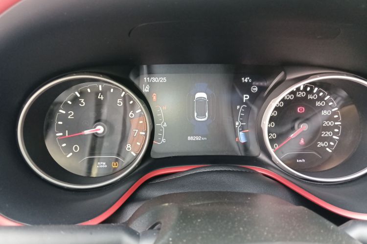 Jeep 指南者 2017款 200TS 自动高性能四驱版中控内饰14