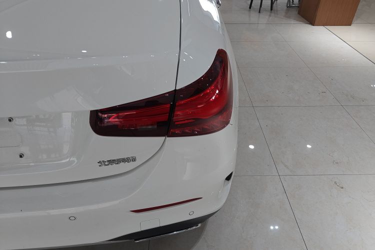 奔驰A级 2023款 A 200 L 时尚型车身外观9