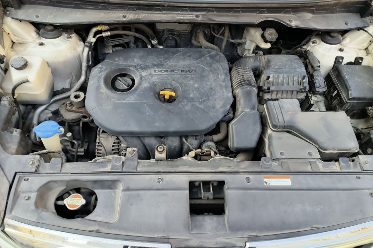 起亚 智跑 2015款 2.0L 自动两驱版GLS机舱底盘24