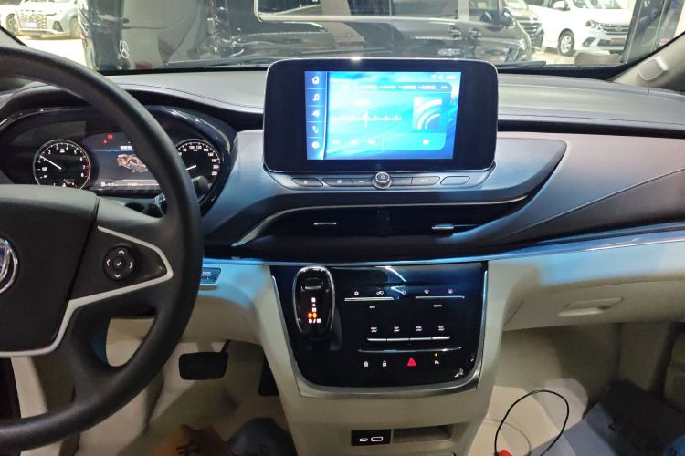 别克GL8 2023款 陆上公务舱 舒适型中控内饰16