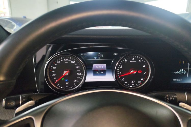 奔驰E级 2017款 E 200 运动型中控内饰14