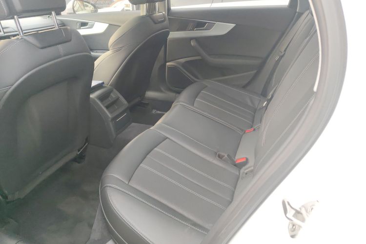 奥迪A4L 2022款 40 TFSI 时尚动感型中控内饰7004