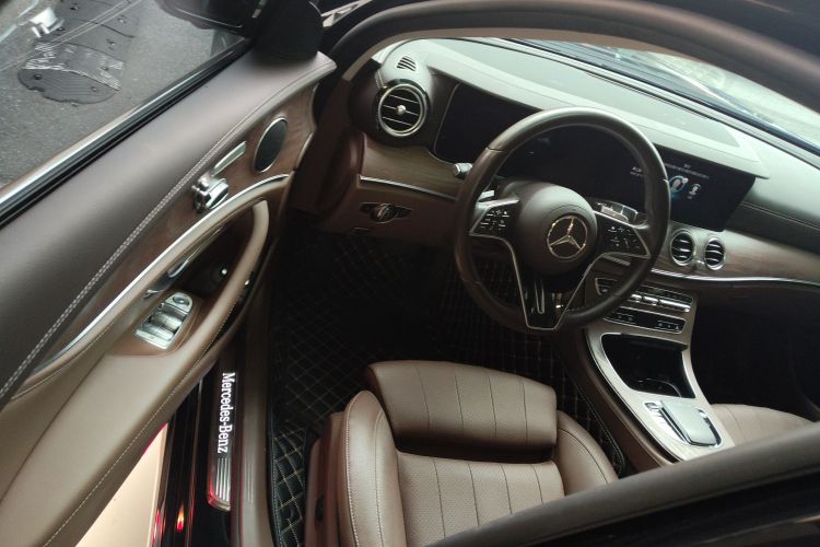 奔驰E级新能源 2022款 改款 E 350 e L 插电式混合动力运动轿车中控内饰7003