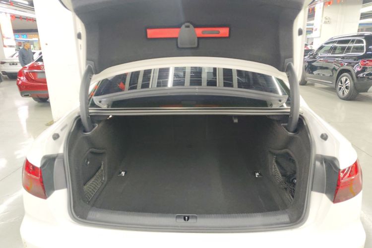 奥迪A4L 2020款 40 TFSI 豪华动感型机舱底盘23