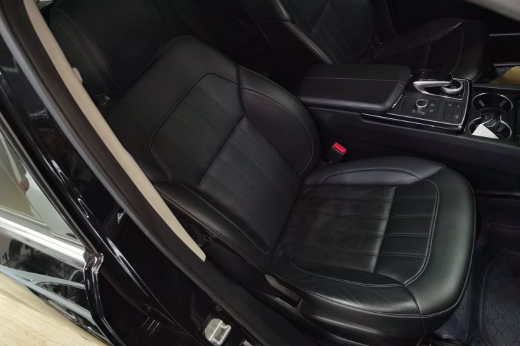 奔驰GLE 2017款 GLE 320 4MATIC 豪华型局部细节41