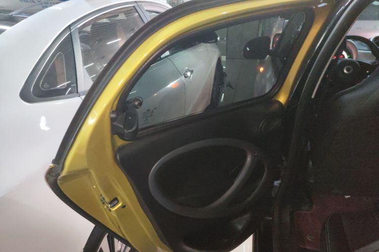 smart forfour 2016款 1.0L 52千瓦灵动版中控内饰7008