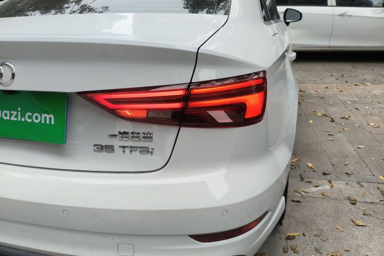 奥迪A3 2018款 30周年年型 Limousine 35 TFSI 时尚型车身外观9
