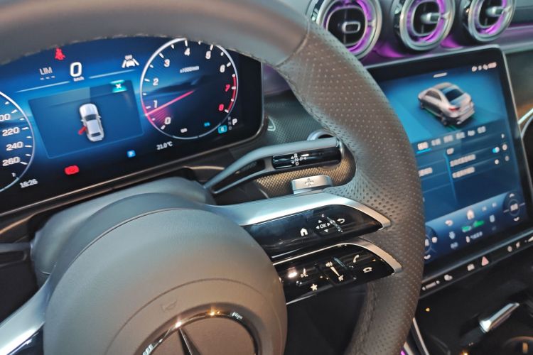 奔驰C级 2025款 C 260 L 运动版中控内饰18