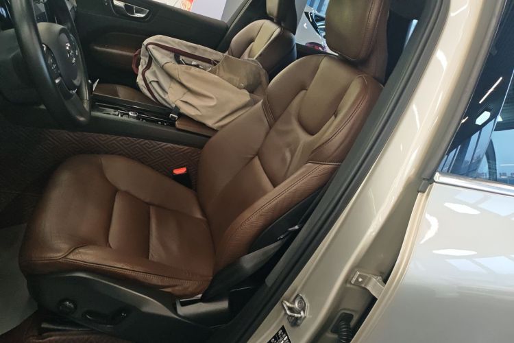 沃尔沃XC60 2021款 T5 四驱智逸豪华版中控内饰19