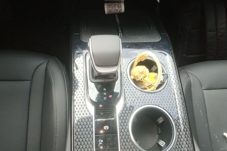 红旗HS3 PHEV 2024款 PHEV 115km 劲为版中控内饰18