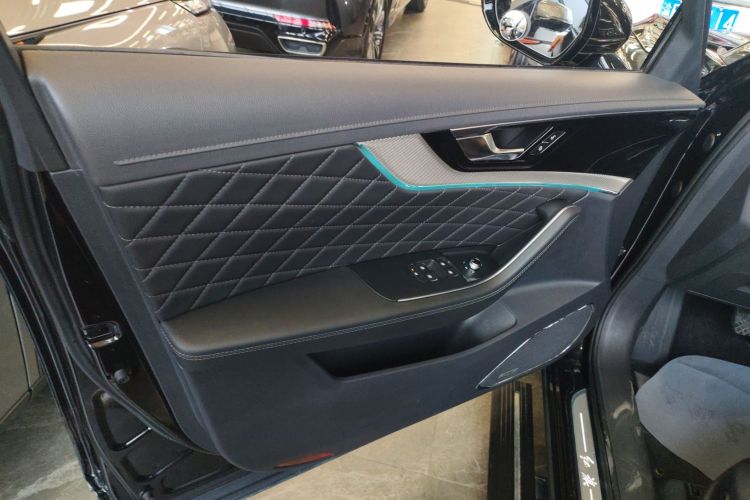 红旗HS5 2019款 2.0T 智联旗享版中控内饰7007