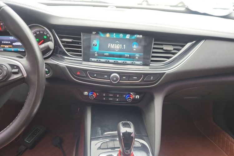 别克 君威 2017款 20T 精英型中控内饰16