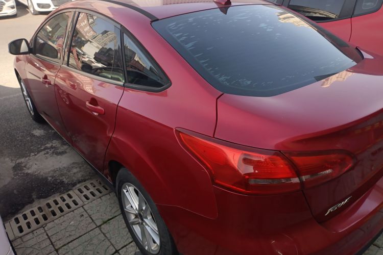 福特 福克斯 2017款 三厢 1.6L 自动风尚型智行版车身外观4