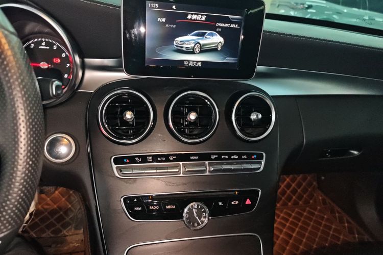 奔驰C级 2017款 C 200 L 运动版中控内饰16
