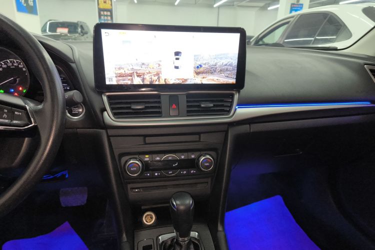 马自达3 昂克赛拉 2017款 两厢 1.5L 自动豪华型 国V中控内饰16