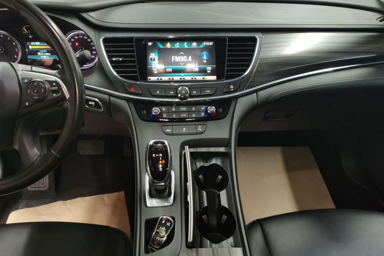 别克 君越 2018款 20T 精英型中控内饰16