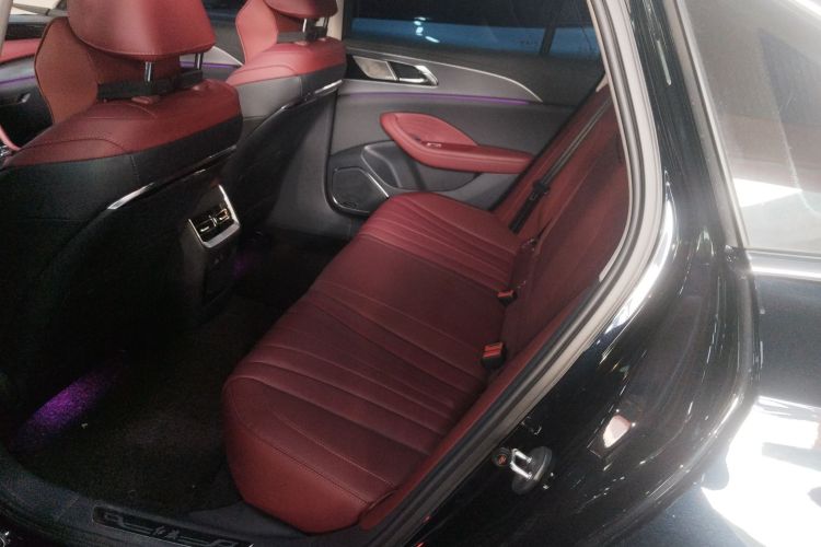 红旗H5 2024款 2.0T 自动智联旗畅版中控内饰7004