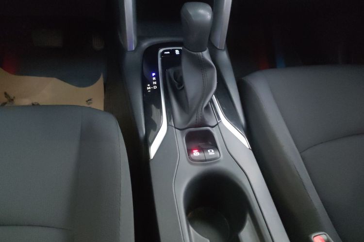 丰田 卡罗拉锐放 2022款 2.0L 精英版中控内饰18