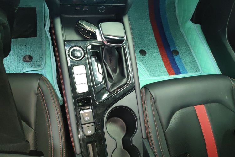 思皓A5 2022款 1.5T CVT青春版中控内饰18