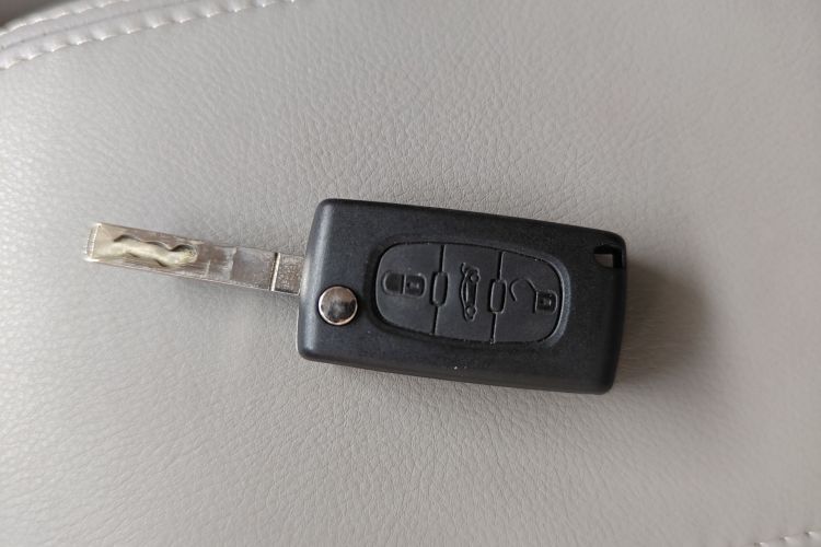 标致408 2013款 2.0L 自动舒适版中控内饰11