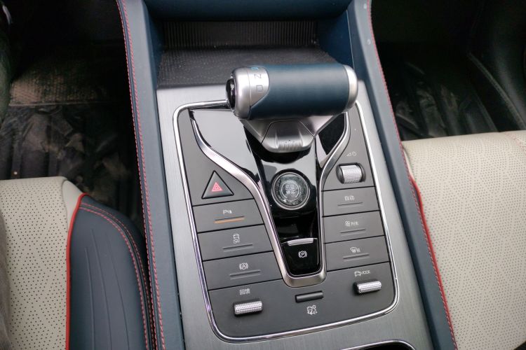 比亚迪 元PLUS 2022款 510KM 尊荣型中控内饰18