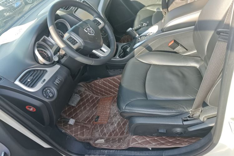 道奇 酷威 2013款 2.4L 两驱尊尚版中控内饰19