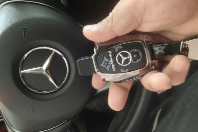 奔驰C级 2017款 C 200 L 运动版中控内饰7001