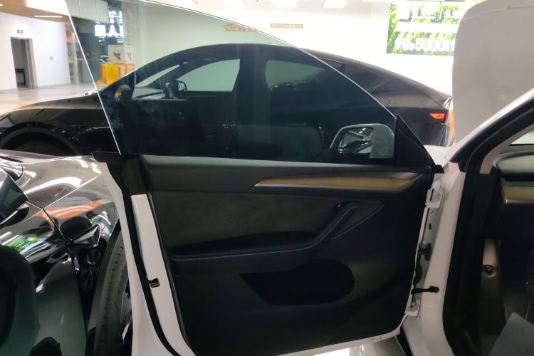 特斯拉 Model Y 2022款 改款 长续航全轮驱动版中控内饰47