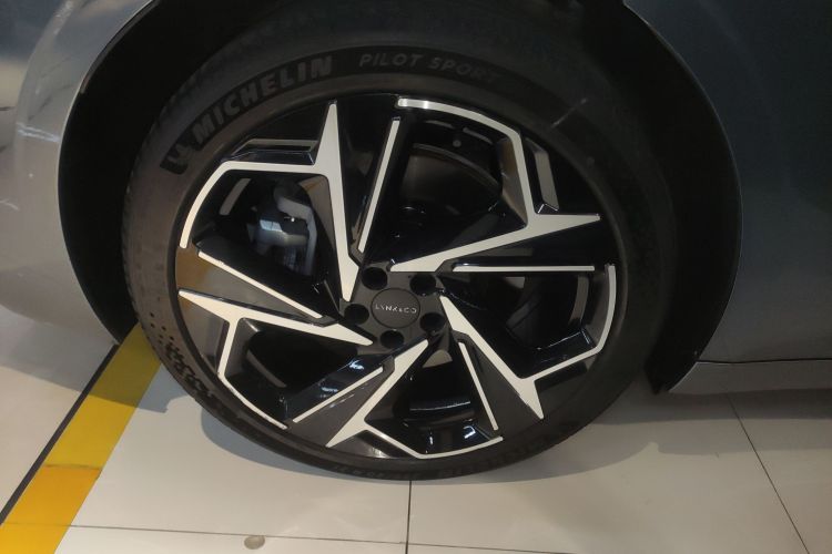 领克Z10 2024款 95kWh 702km四驱智驾Ultra车身外观6008