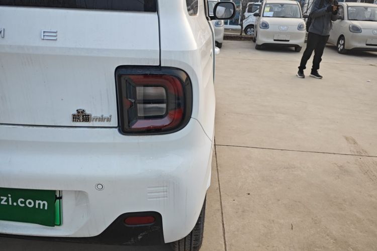 吉利银河 2024款 熊猫mini 200km 耐力熊车身外观9