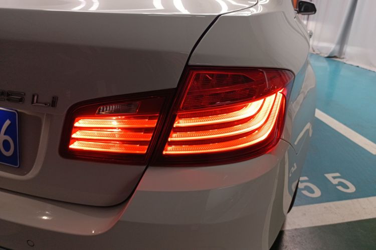 宝马5系 2014款 525Li 豪华设计套装车身外观6006