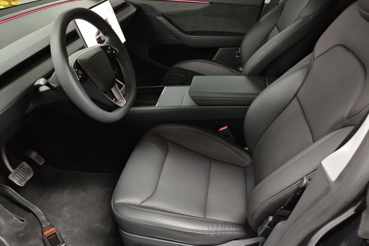 特斯拉 Model Y 2025款 长续航全轮驱动版局部细节19