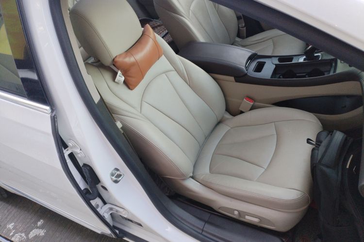 别克 君越 2016款 改款 20T 领先型中控内饰41