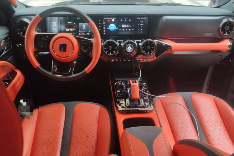 超境汽车 共创坦克300 2023款 2.0T 赛博骑士中控内饰7002