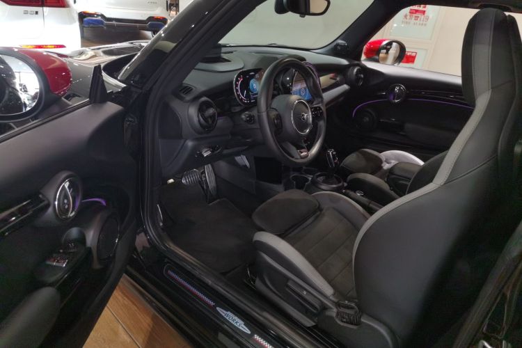 MINI JCW 2022款 2.0T JOHN COOPER WORKS ALL-IN中控内饰7003