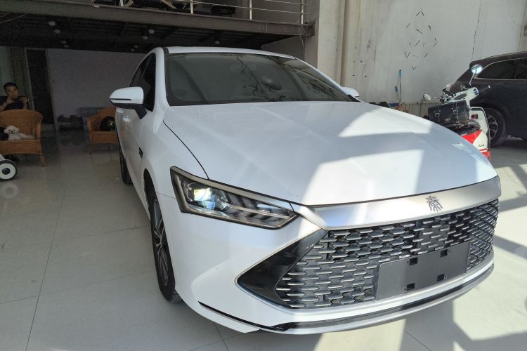 比亚迪 秦PLUS 2023款 冠军版 DM-i 120KM领先型车身外观3