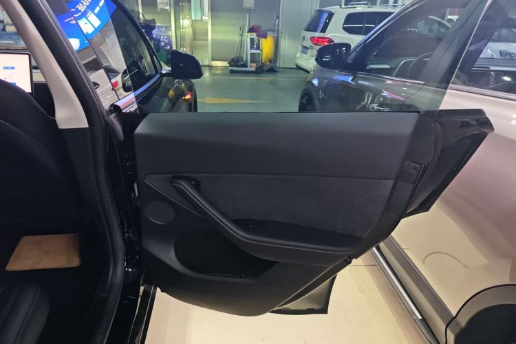 特斯拉 Model Y 2022款 改款 后轮驱动版中控内饰7006